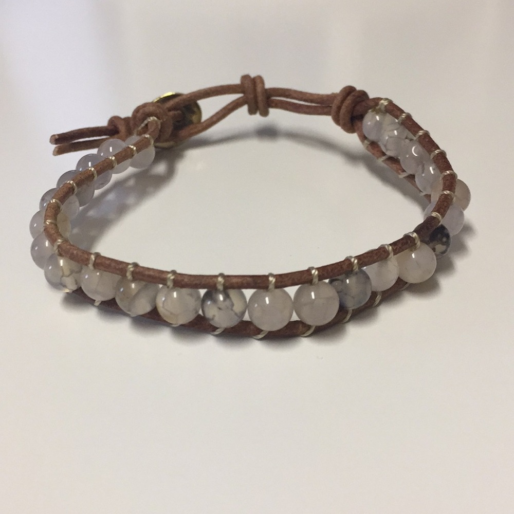 Adjustable glass bead bracelet